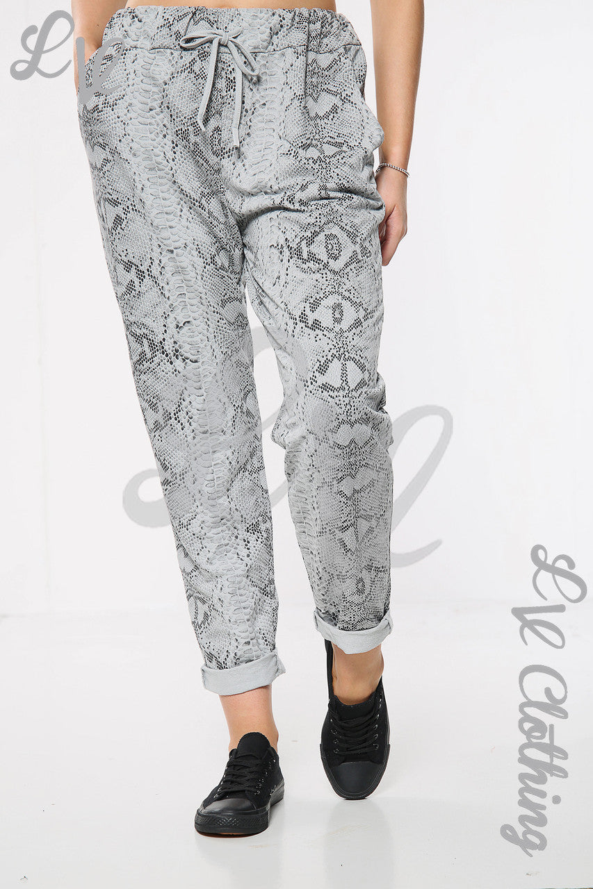 Dames Snake Print Joggingbroek Zilver Prijs per stuk € 9,99