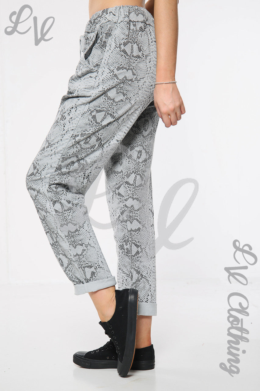 Dames Snake Print Joggingbroek Zilver Prijs per stuk € 9,99