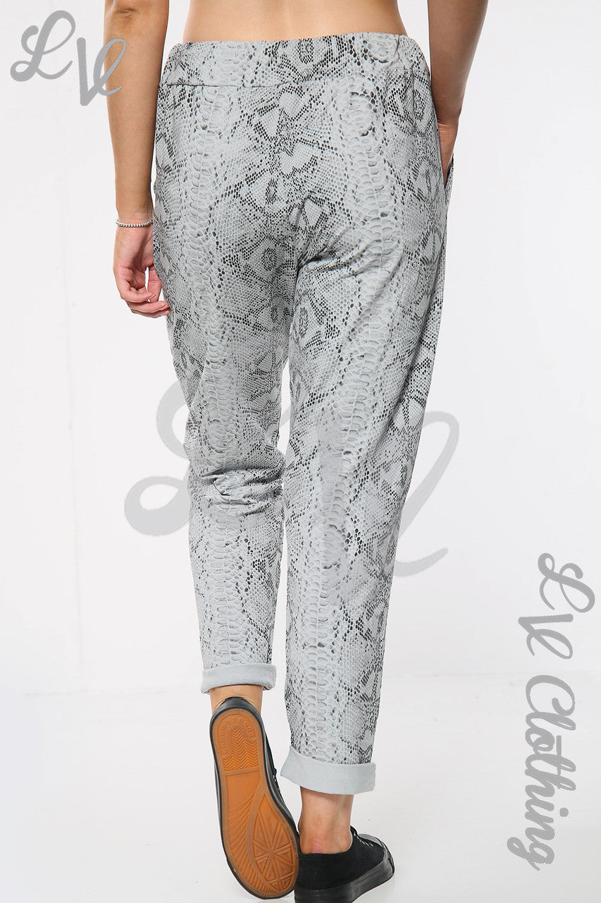 Dames Snake Print Joggingbroek Zilver Prijs per stuk € 9,99
