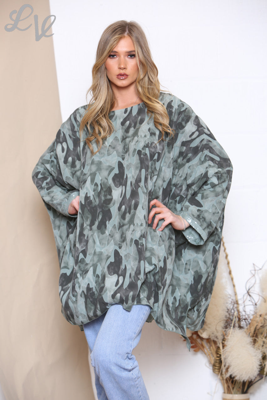 Dames vleermuismouwtop met camouflagedessin kaki
