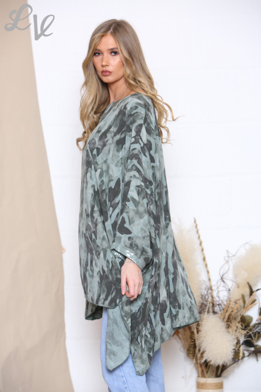 Dames vleermuismouwtop met camouflagedessin kaki