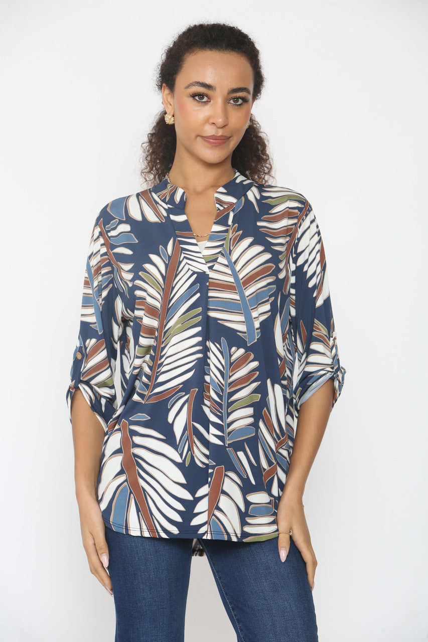 BLOEZE MET BLADERENPRINT, AFZAKKENDE STOF EN V-HALS - NAVY