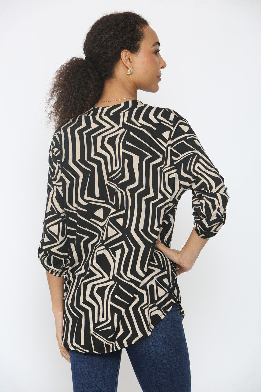 GEOMETRIC ZIGZAG PRINT SLINKY V-NECK BLOUSE - BLACK