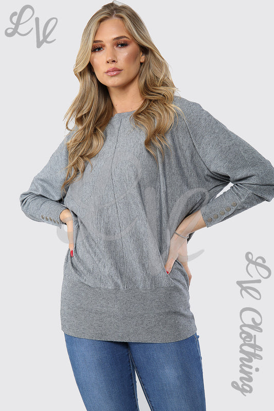 Grey crew-neck sweatshirt with studded cuffs, long sleeves and relaxed fit