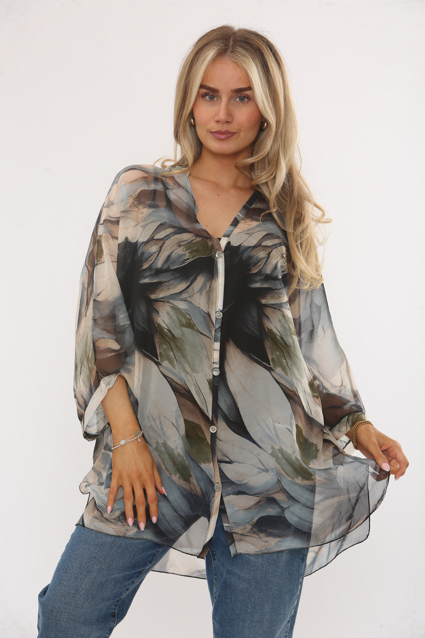 ABSTRACT BLADERENPRINT FLOUE BLOUSE MET VEST - ZWART