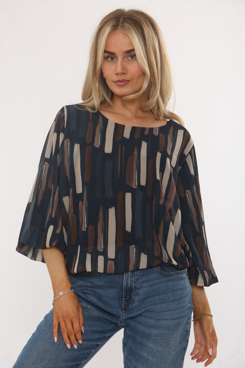 BLOUSE MET ABSTRACTE PENSEELSTREEKPRINT NAVY