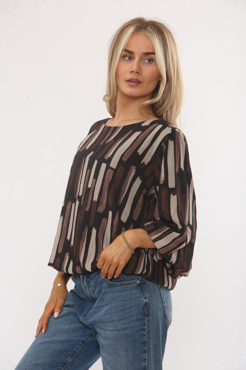 BLOUSE MET ABSTRACTE PENSEELSTREEKPRINT ZWART