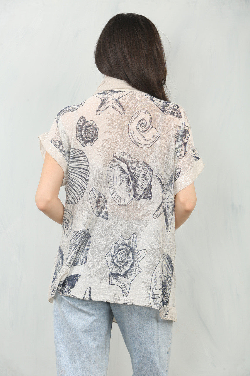 SJAALTOP MET NAUTISCHE SCHELPENPRINT - STEENKLEURIG