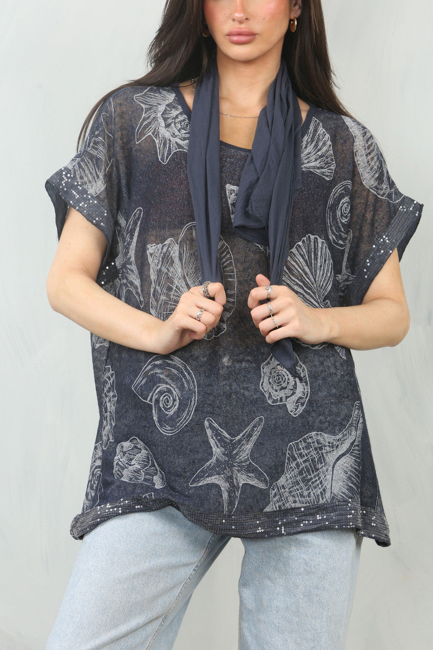 SJAALTOP MET NAUTISCHE SCHELPENPRINT - MARINEBLAUW