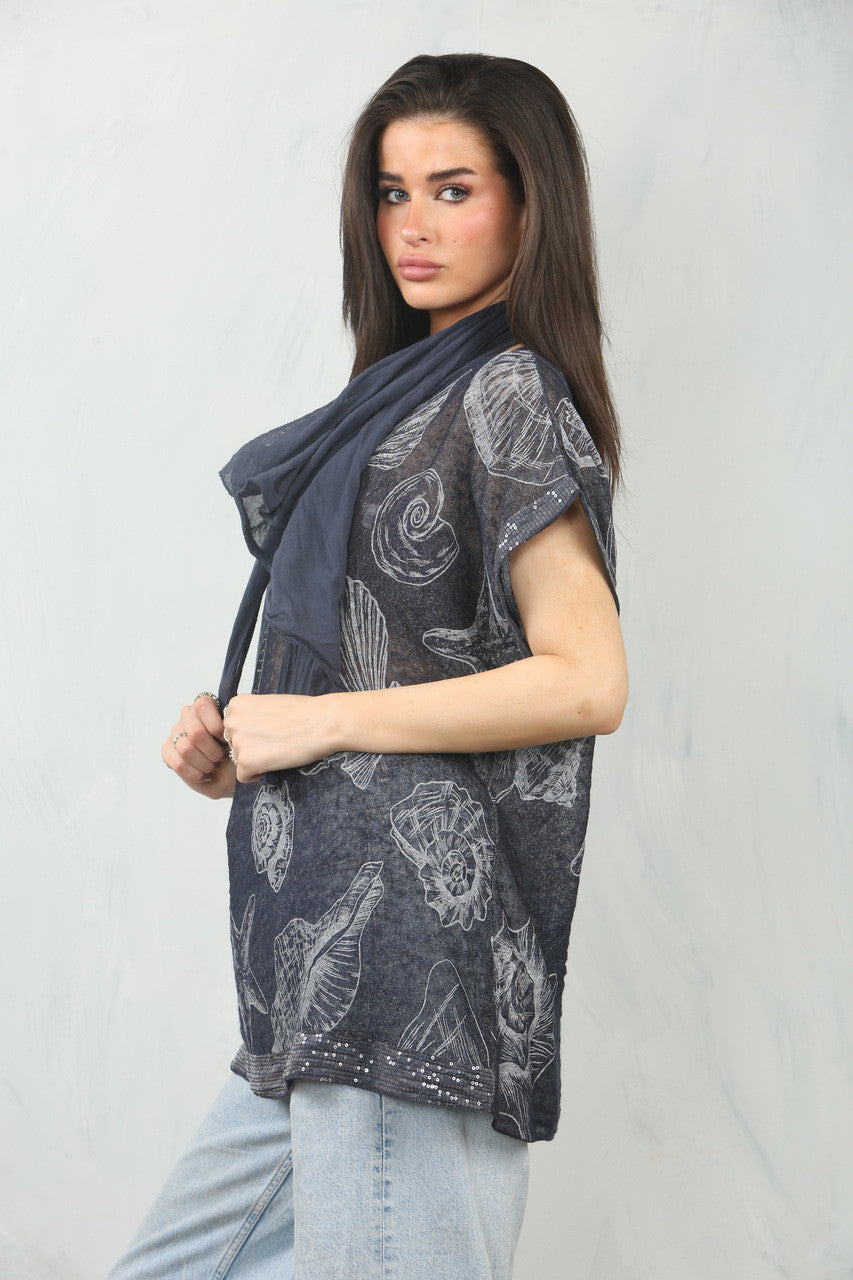 SJAALTOP MET NAUTISCHE SCHELPENPRINT - MARINEBLAUW