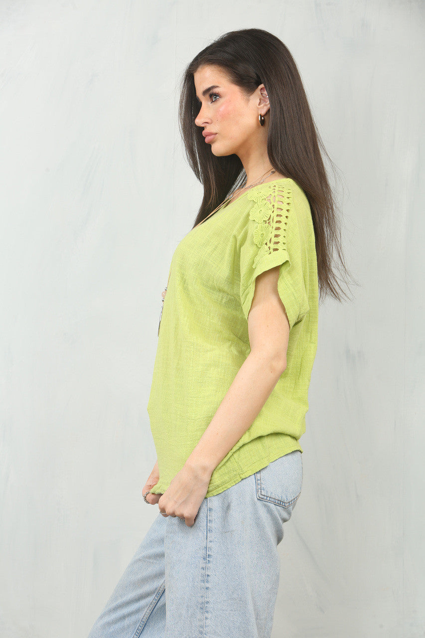 UITGESNEDEN SCHOUDERDETAIL MET KETTING LIME