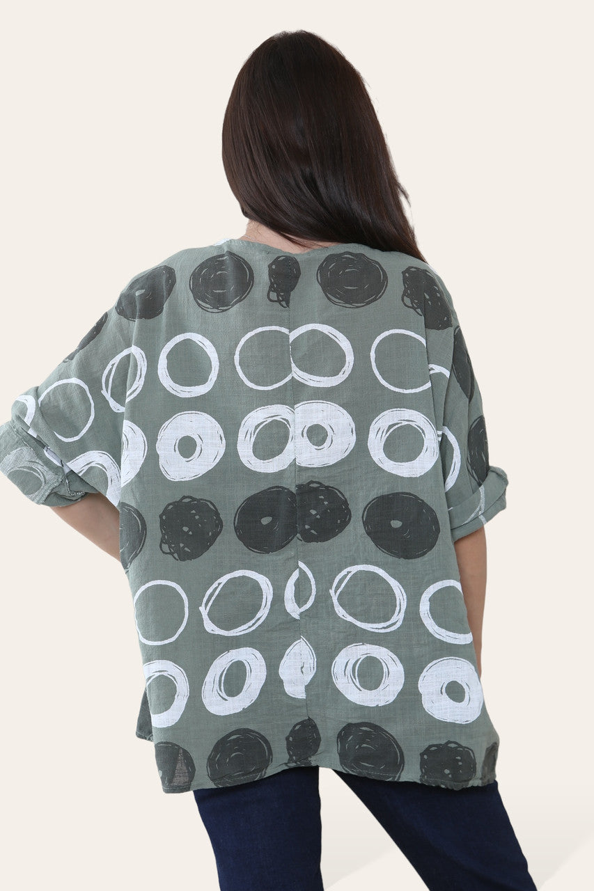 TOP MET RONDE SCHETSEN EN PRINT KHAKI