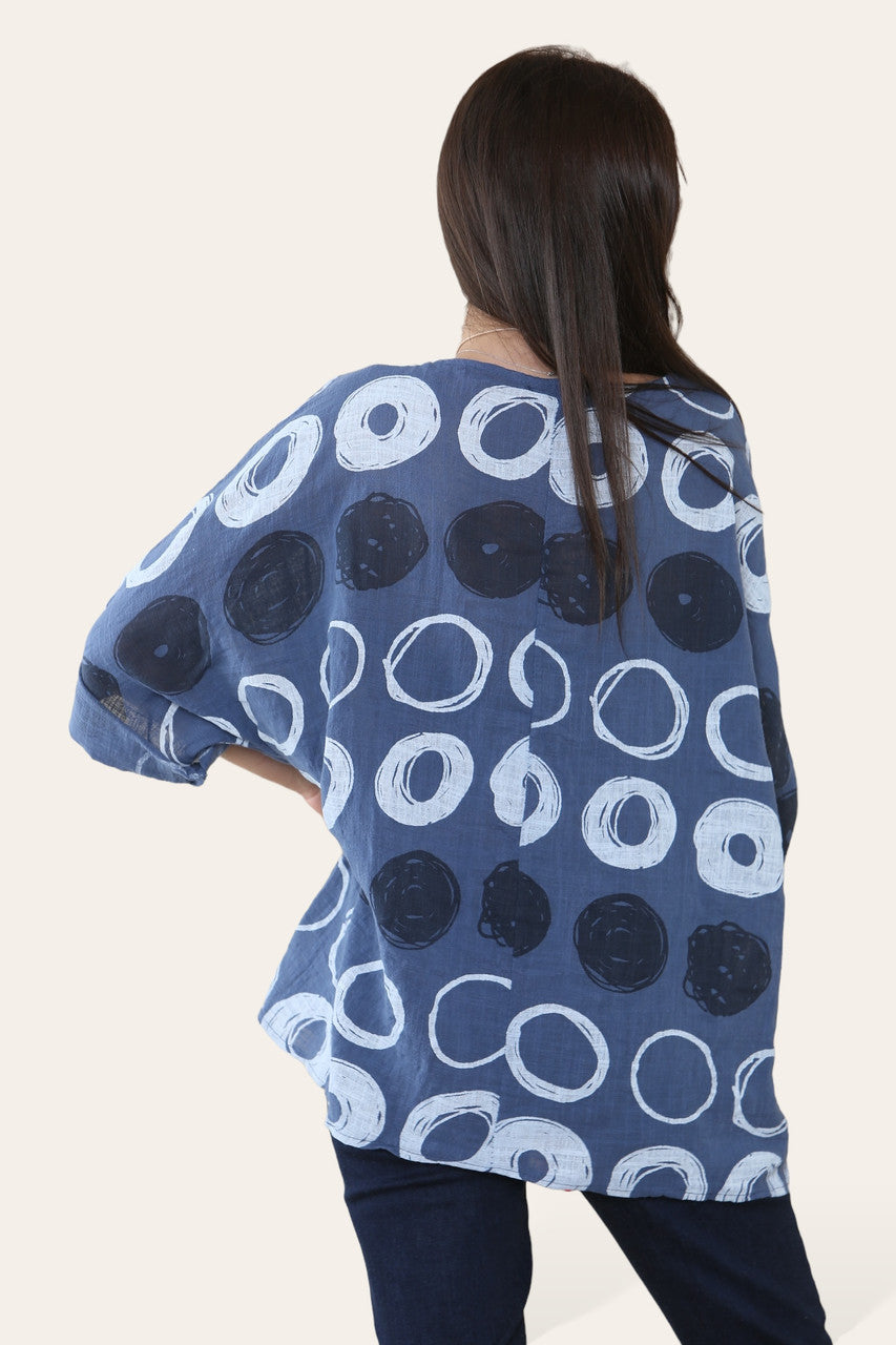 TOP VAN DENIM MET TEKENING VAN CIRKELS
