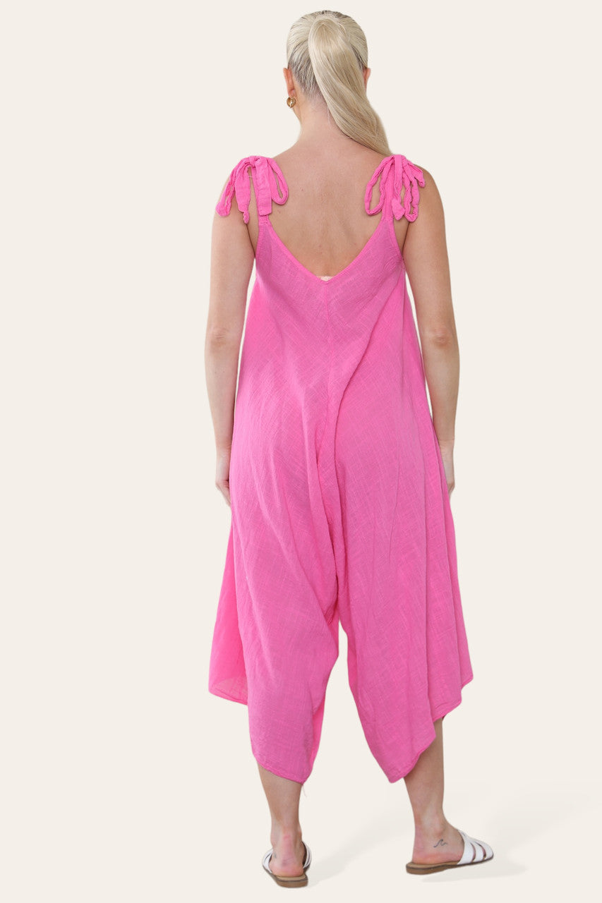 KATOENEN JUMPSUIT MET STRIK OP DE SCHOUDER KERSENROOD