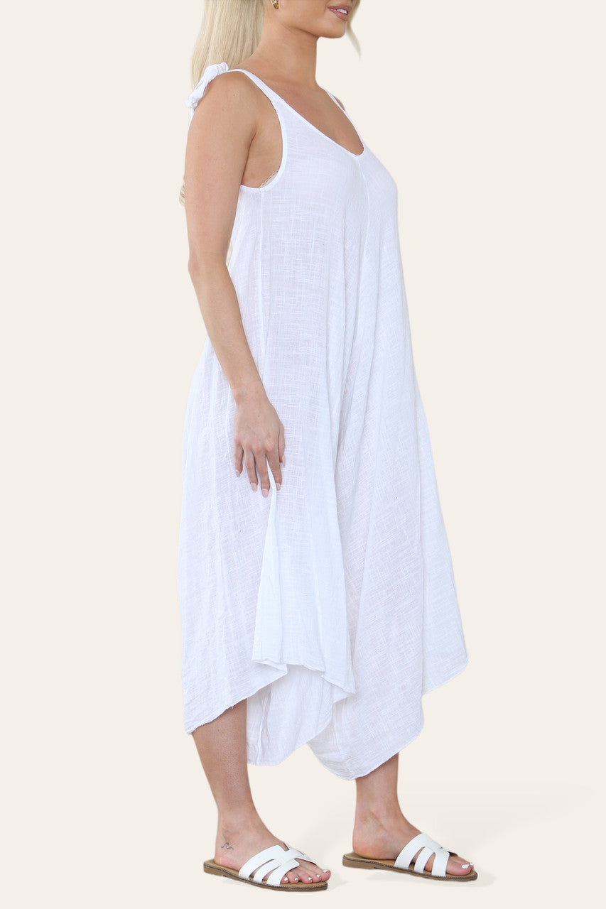 WITTE KATOENEN JUMPSUIT MET STRIKJES OP DE SCHOUDER