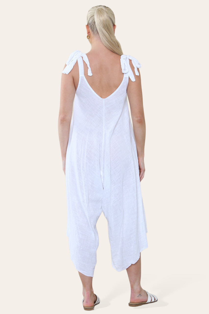 WITTE KATOENEN JUMPSUIT MET STRIKJES OP DE SCHOUDER