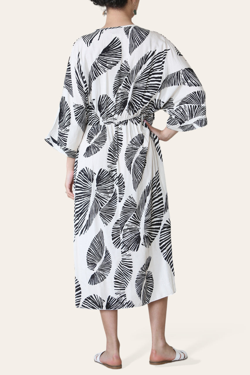 MAXIJURK MET PALMBLAADPRINTS - WIT