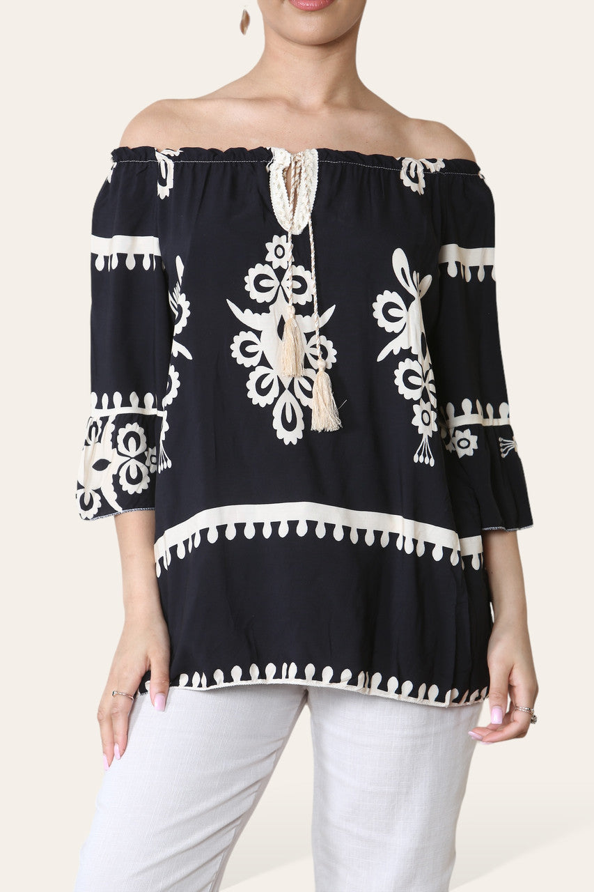 GEPRINTE TOP MET KWASJES EN BARDOTHALS ZWART