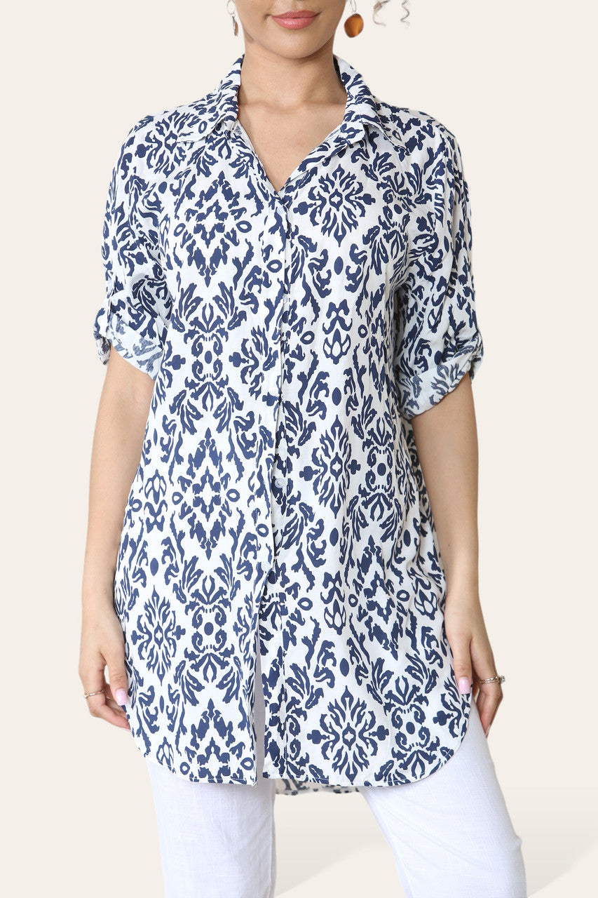 BAROKKE PRINT LANGE BLOUSE MARINEBLAUW