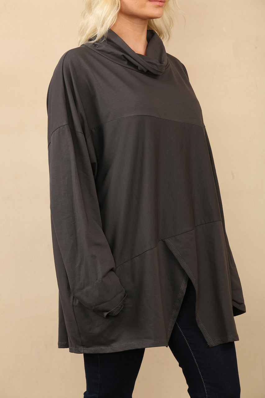 COWLNECK TOP MET SPLIT IN DE ZOOM HOUTSKOOL