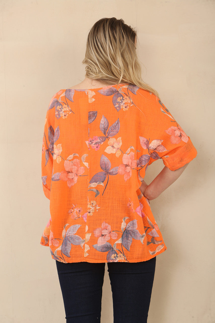TOP MET BLOEMENPRINT - ORANJE