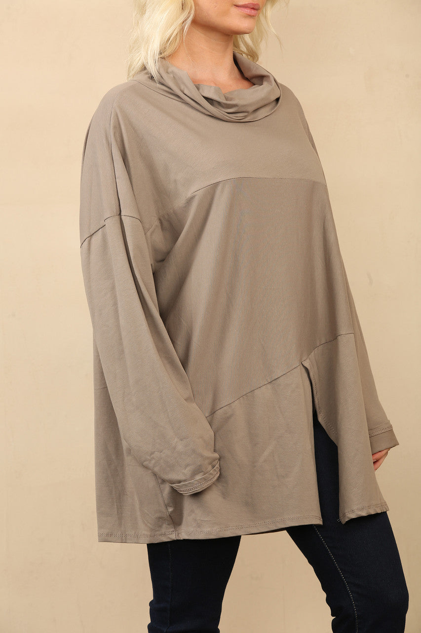 COWLNECK TOP MET SPLIT IN DE ZOOM TAUPE