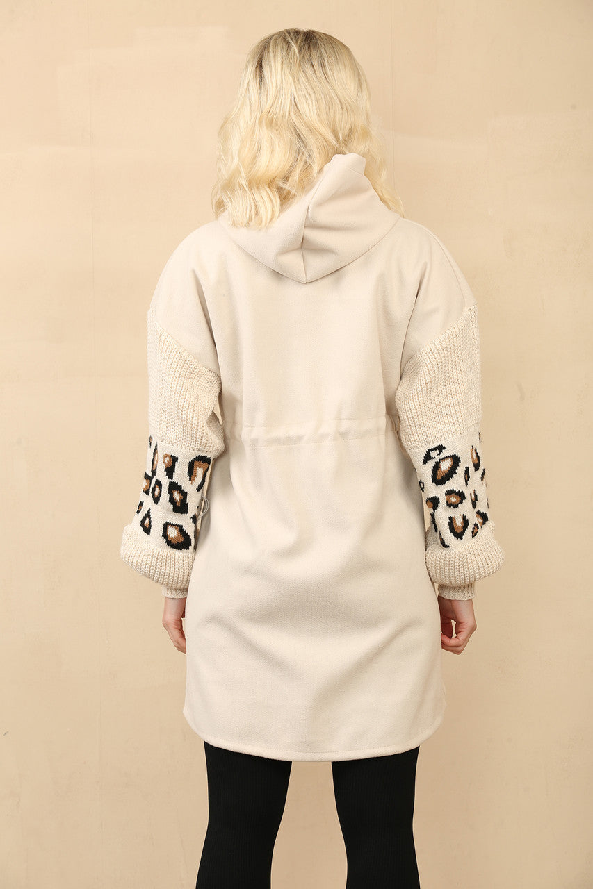 GEBREIDE JAS MET CAPUCHON EN LEOPAARDPRINT BEIGE