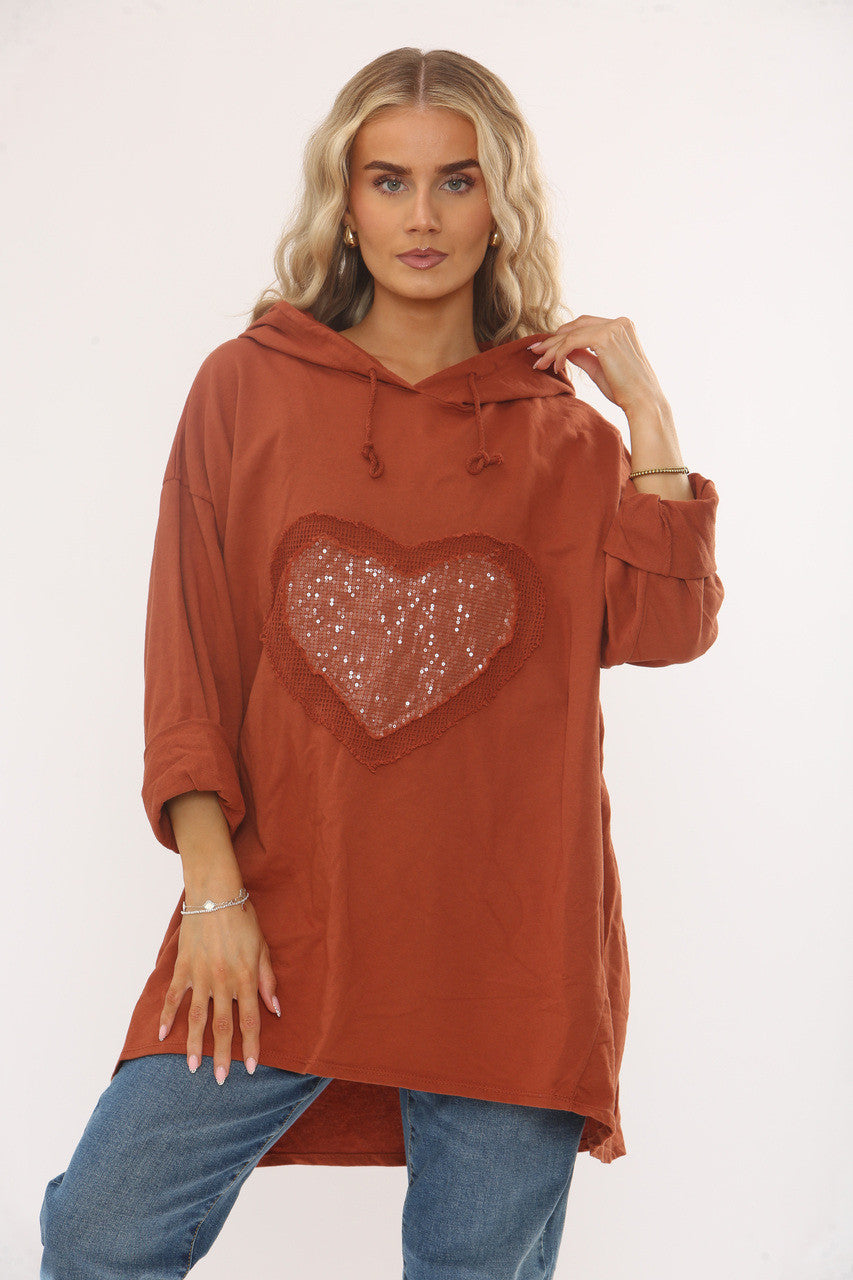 SWEATSHIRT MET CAPUCHON EN HART MET PAILLETTEN - ROESTBRUIN