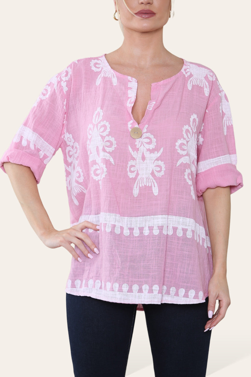 ROZE TOP MET PAISLEYPRINT EN OPAKRAAG MET KNOPENSLUITING