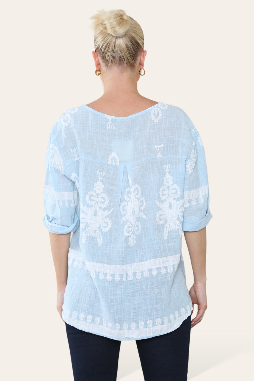 TOP MET PAISLEYPRINT, GRANDAD KRAAG EN KNOPEN AAN DE VOORKANT, LICHTBLAUW