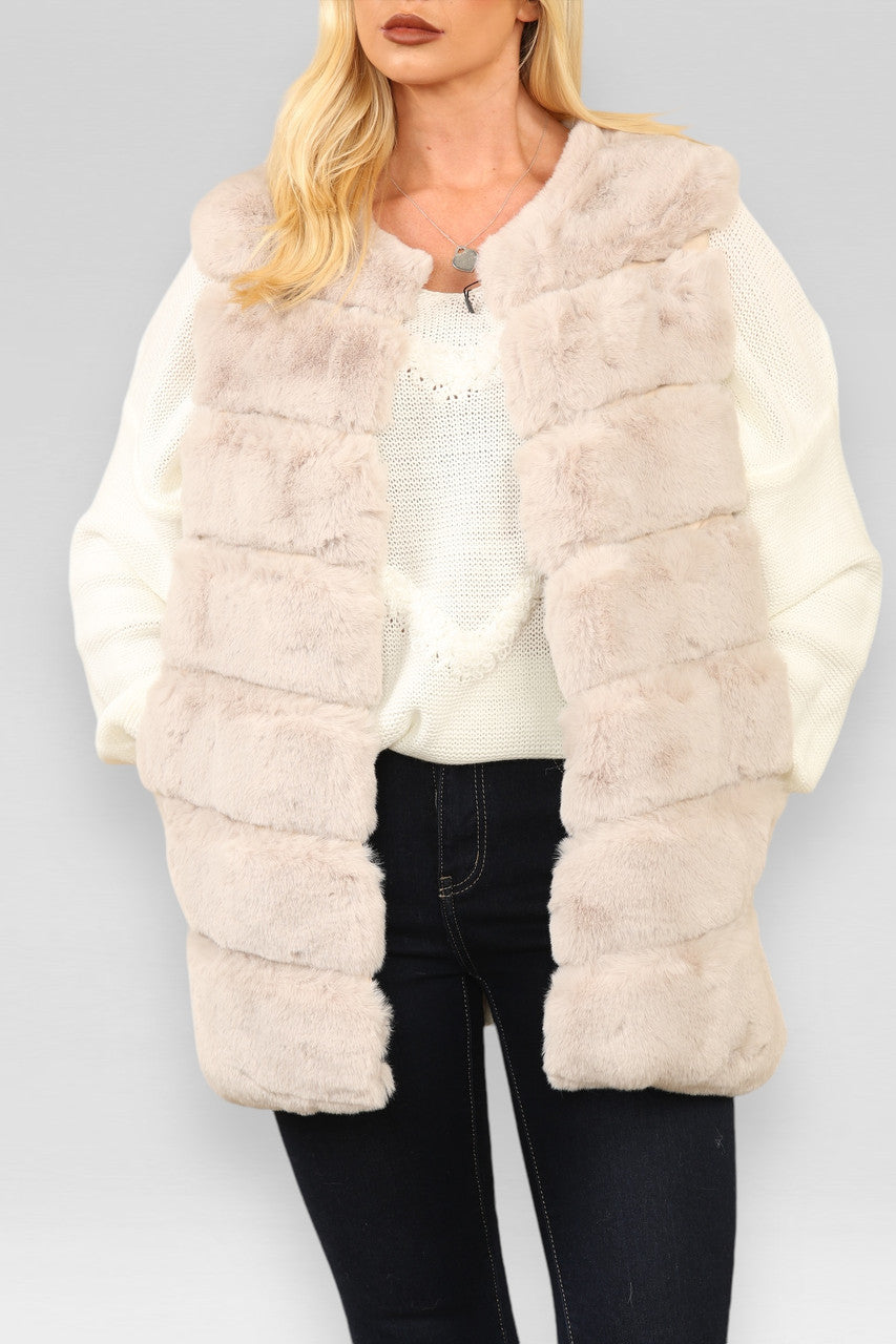 GILET VAN BEIGE KUNSTBONT MET PELSSTREPEN