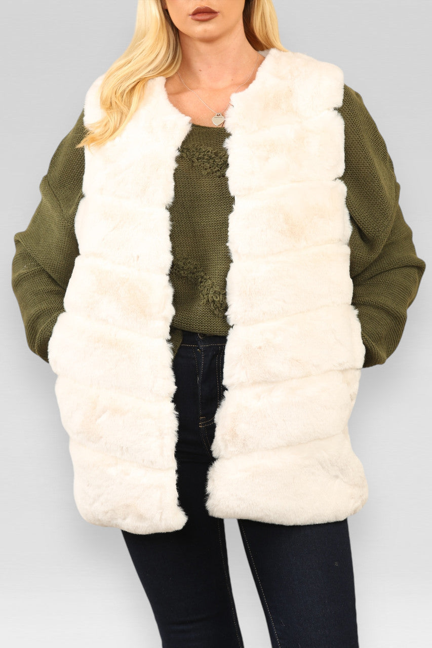WITTE GILET VAN GEBLURKT IMITATIEBONT