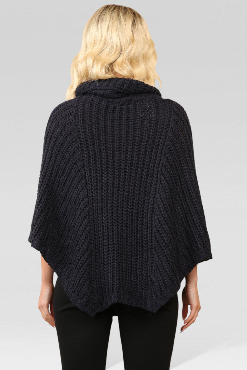 KABELGEBREIDE PONCHO MET COWLHALS MARINE
