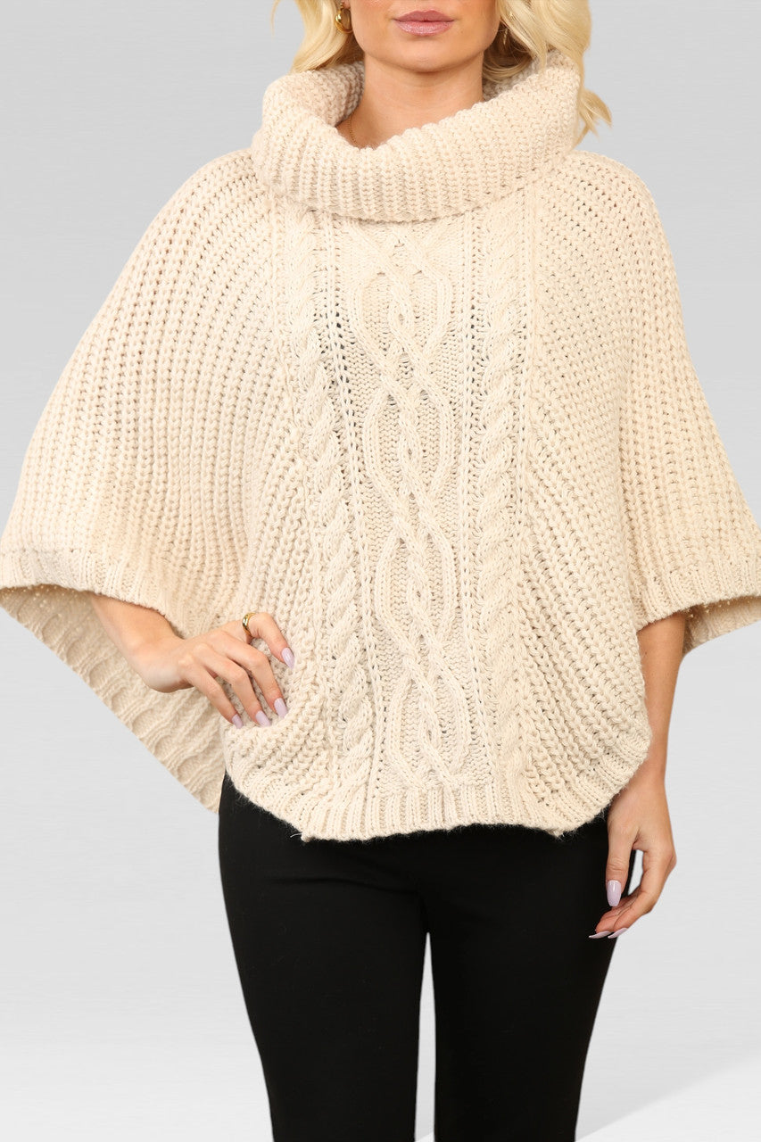 KABELGEBREIDE PONCHO MET COWL NECK STEEN