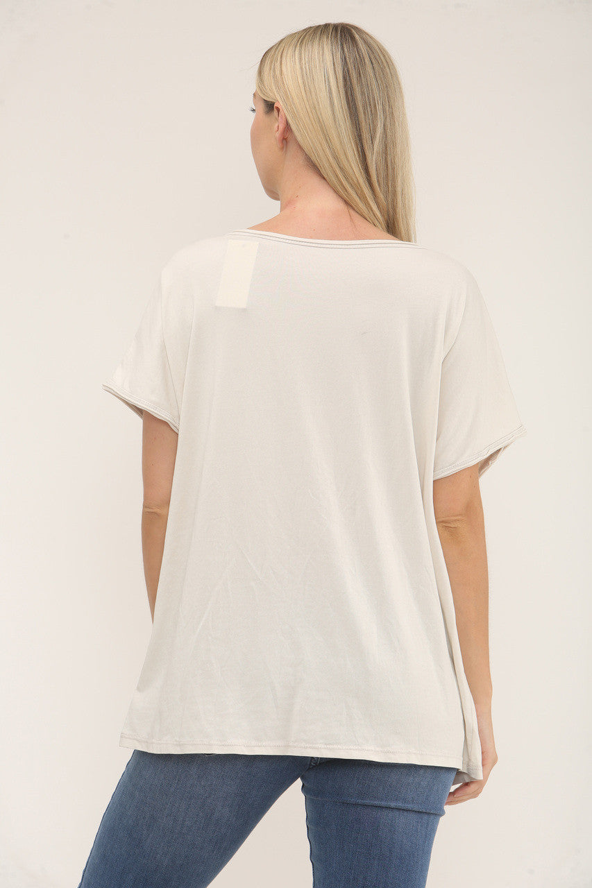 TOP MET KNOPEN & ZAKDETAILS - ZACHT BEIGE