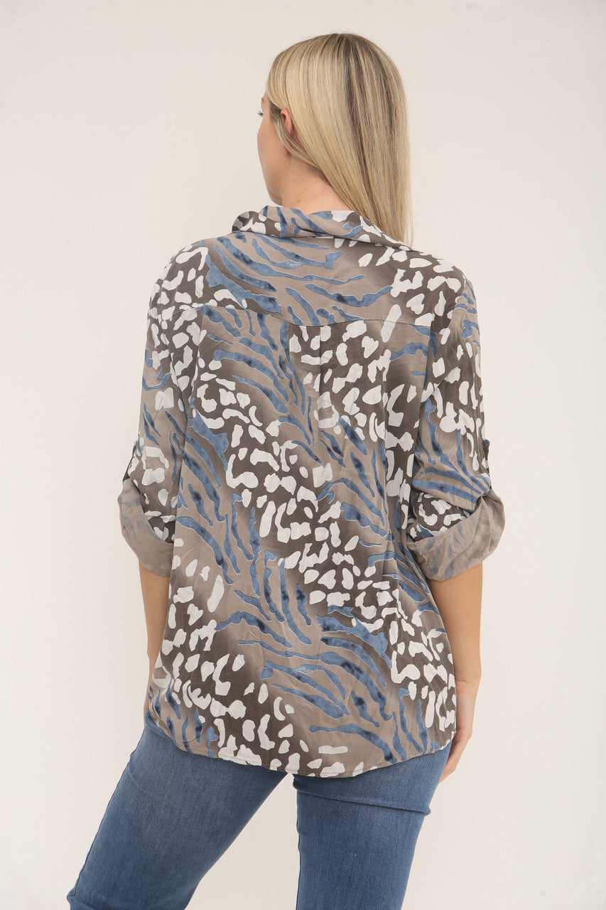 BLOUSE MET DIERENPRINT EN KNOPEN - TAUPE
