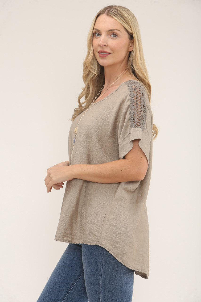 GEHAAKTE TOP MET TEXTUUR OP DE MOUWEN - TAUPE