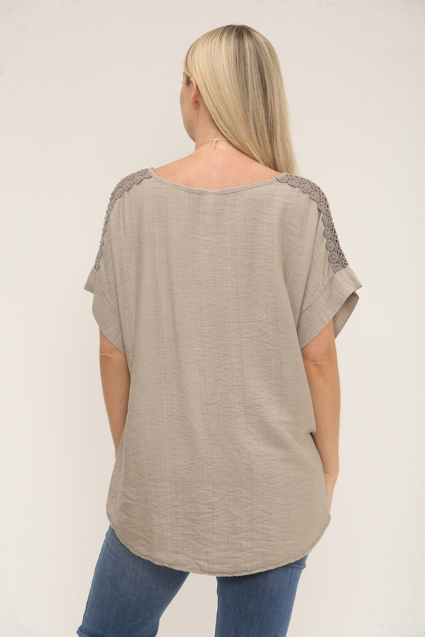 GEHAAKTE TOP MET TEXTUUR OP DE MOUWEN - TAUPE