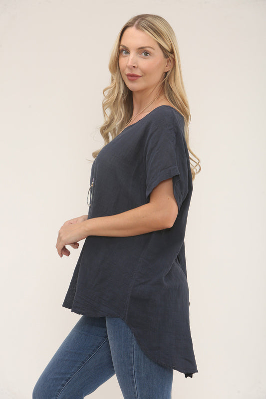 TOP MET KNOPEN ACHTEROP EN KETTING MARINEBLAUW