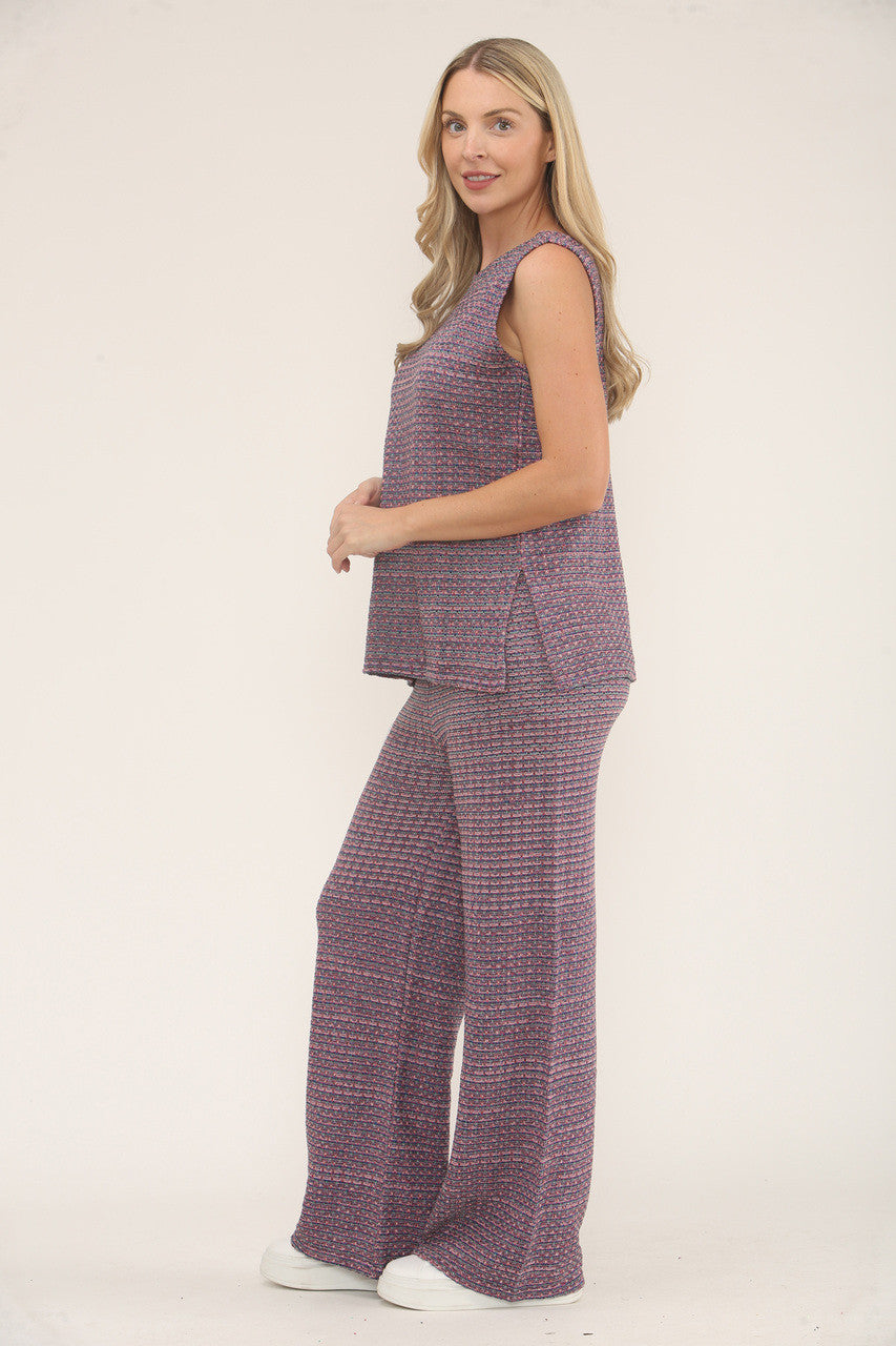 GEBREIDE MOUWLOZE TOP EN BROEK MET GESPICKELD KLEURPATROON - PAARS