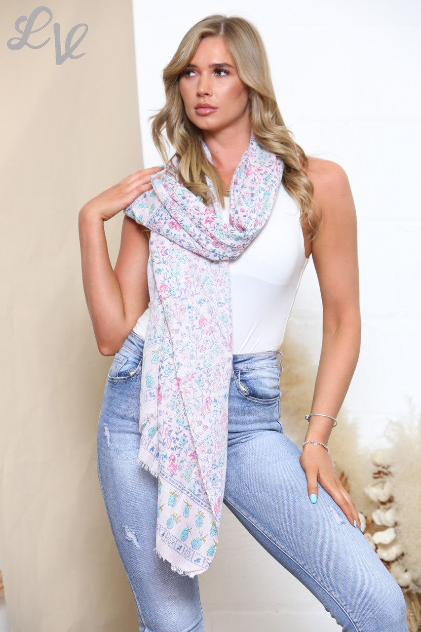 Dames witte sjaal met kleine bloemenprint