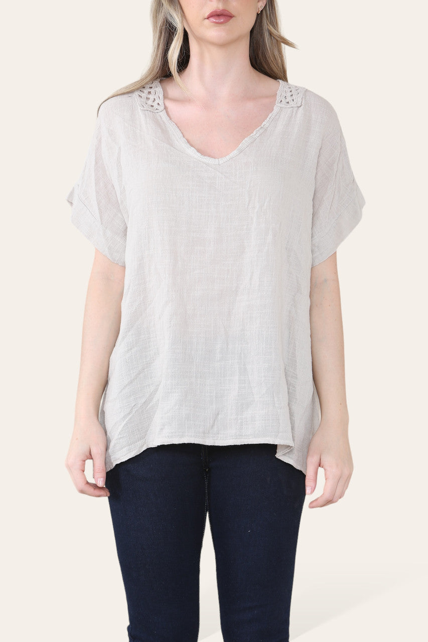 TOP MET GEHAAKTE DETAILS OP DE RUG, STEENKLEURIG
