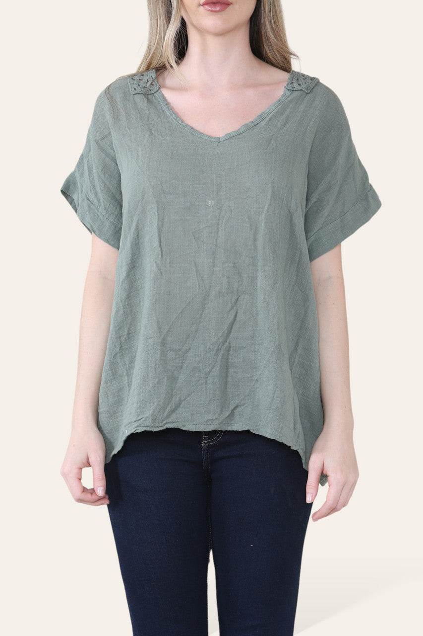 TOP MET GEHAAKT DETAIL OP DE RUG KHAKI