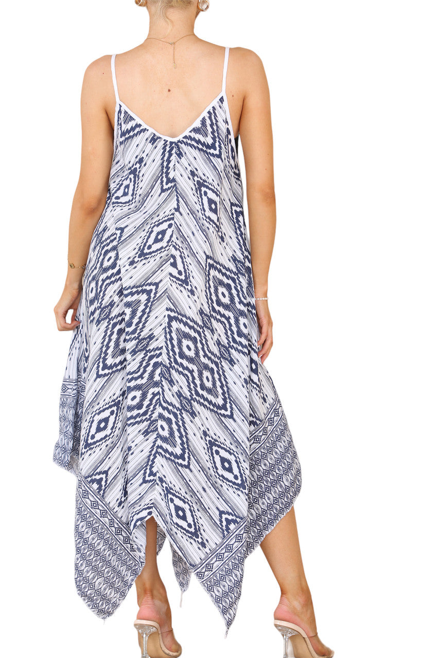 WITTE STRAPPY JURK MET AZTEEKSE PRINT EN ZWALUWSTAARTZOOM