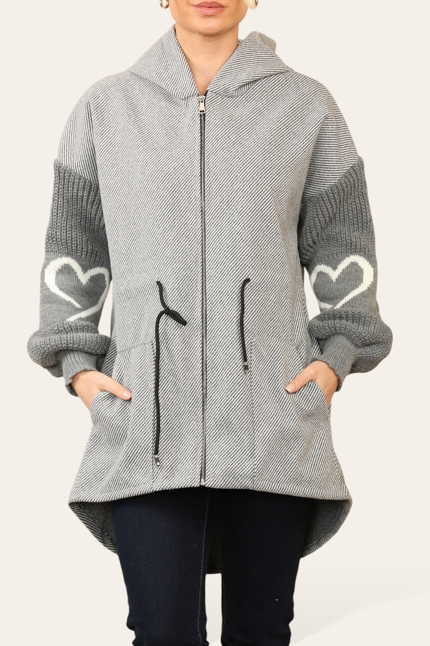 GEBREID VEST MET HARTJES, MOUWEN EN CAPUCHON GRIJS