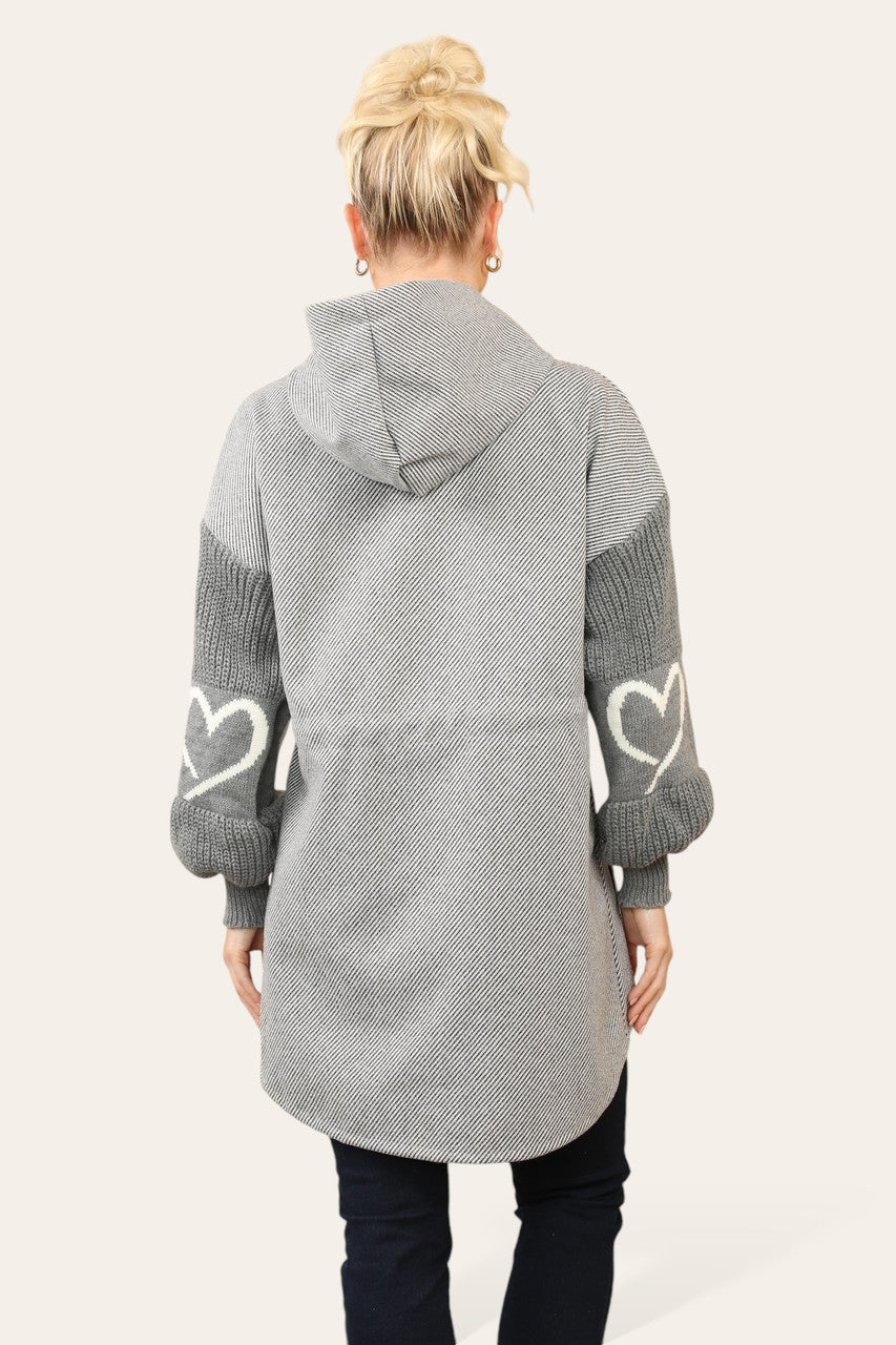 GEBREID VEST MET HARTJES, MOUWEN EN CAPUCHON GRIJS