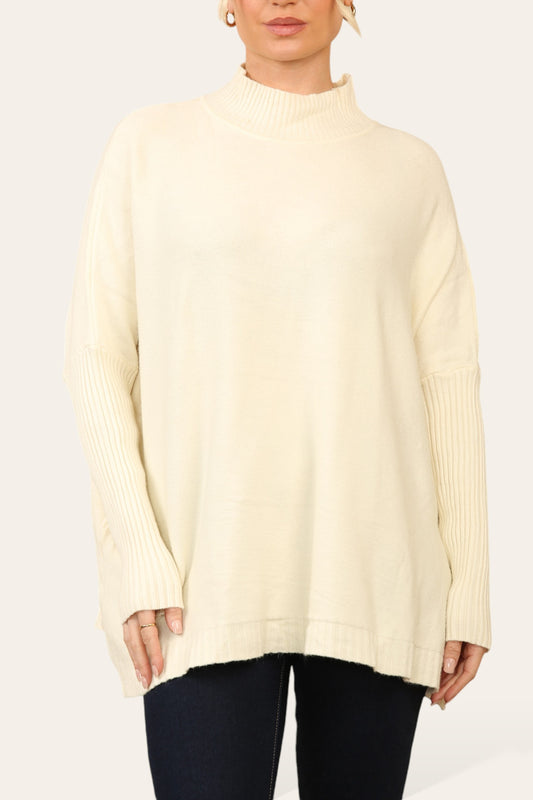 RIBGEBREIDE TRUI MET HOGE HALS BEIGE