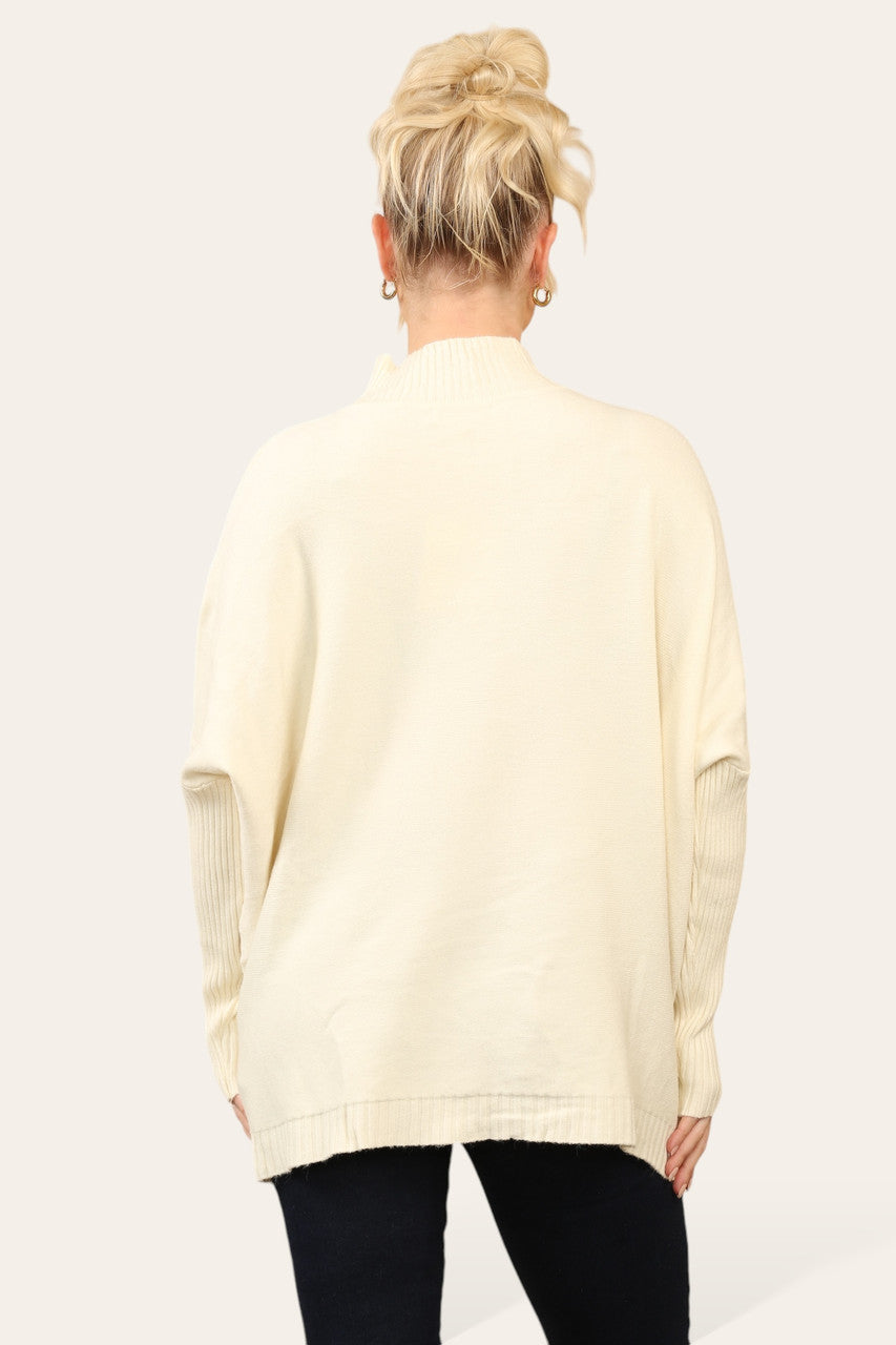 RIBGEBREIDE TRUI MET HOGE HALS BEIGE