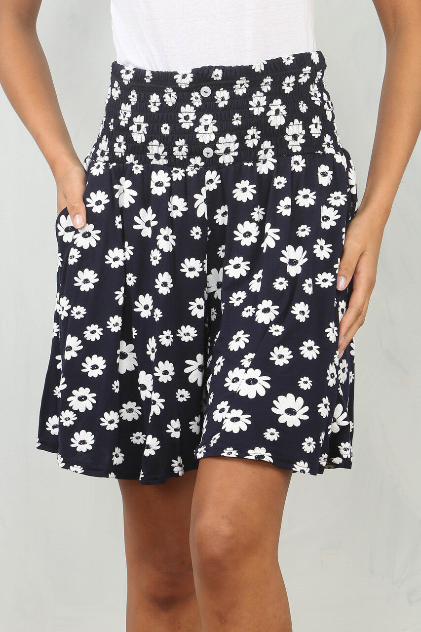 BLAUWE SKORT MET DAISY BLOEMENPRINT EN ELASTISCHE TAILLEBAND