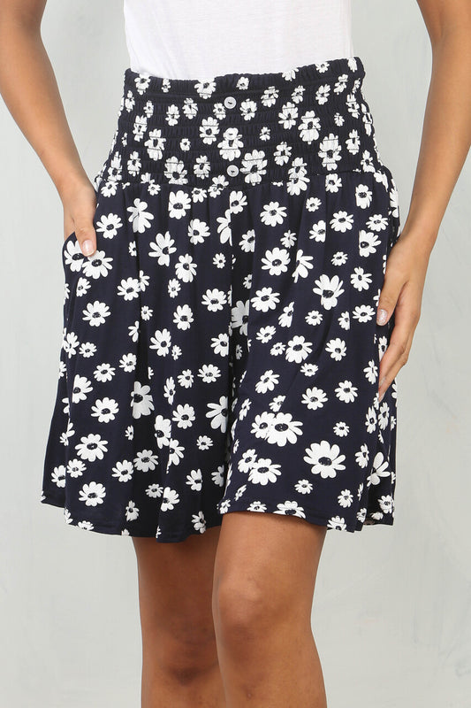 BLAUWE SKORT MET DAISY BLOEMENPRINT EN ELASTISCHE TAILLEBAND